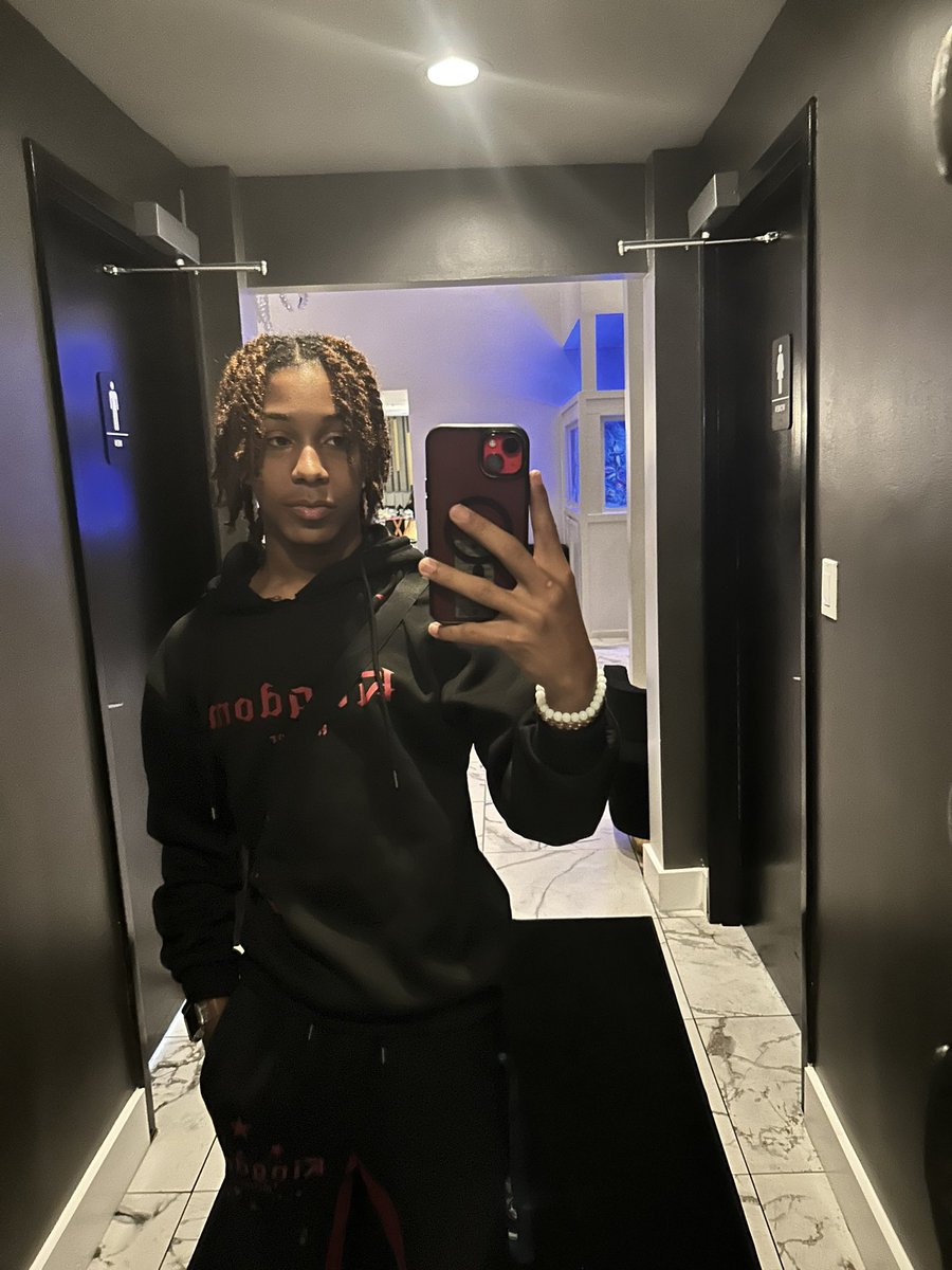 curt333's tweet image. 🪞pics for the win 😚