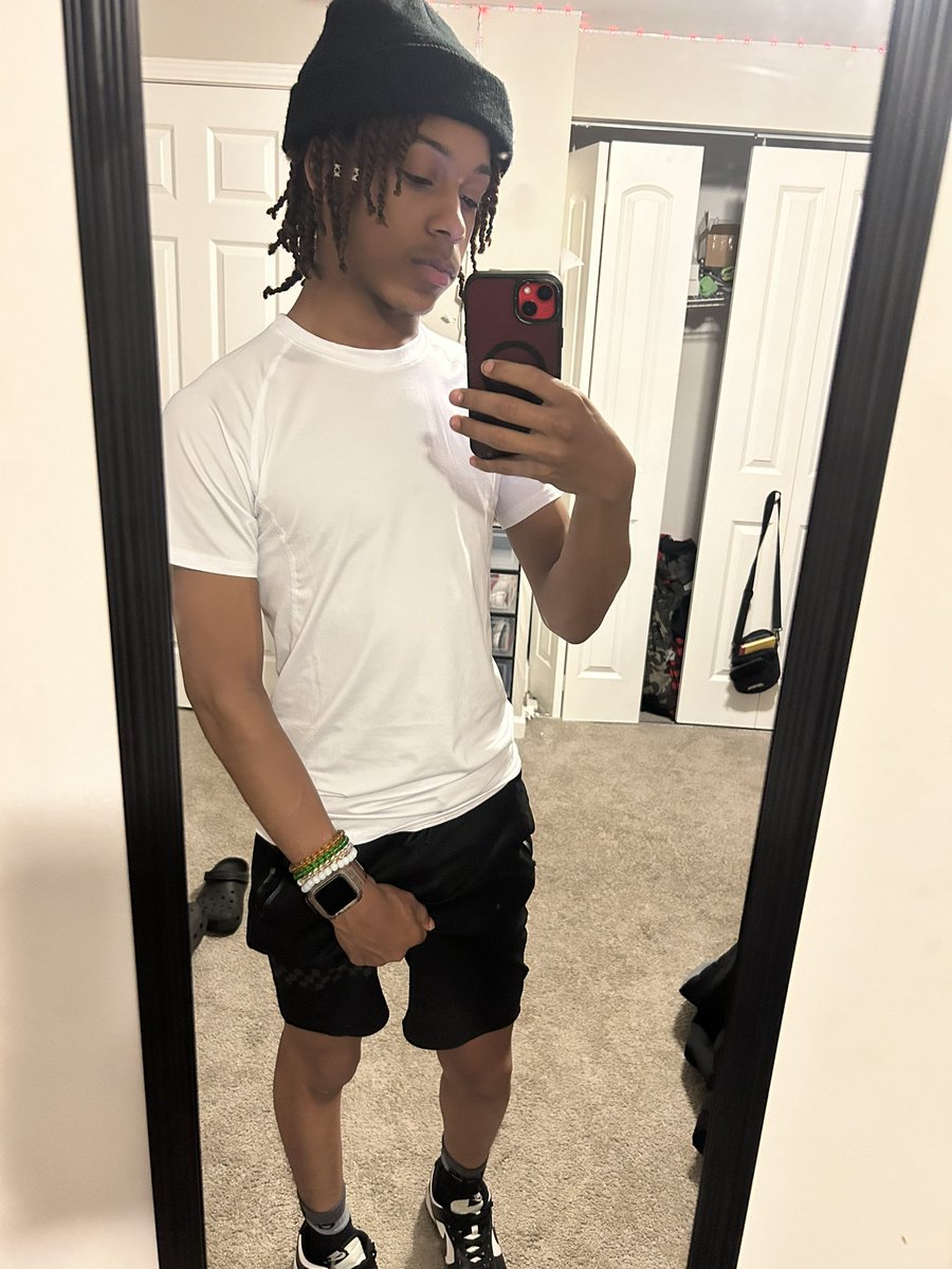 curt333's tweet image. 🪞pics for the win 😚