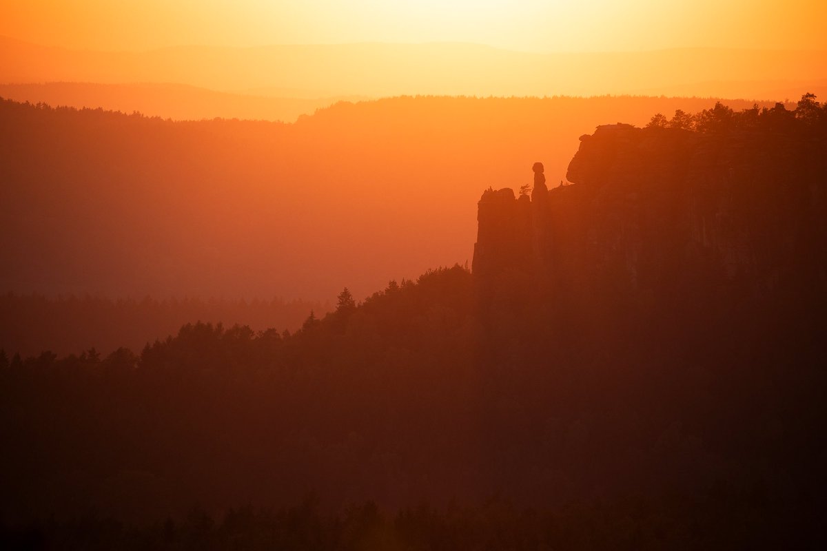 The constant shifts between scorching heat and thunderstorms this summer remind me of a photo I took during the golden hour a while ago in Saxony Switzerland. Looking at the colors, it feels like a scene you can find more in the Arizona Desert.