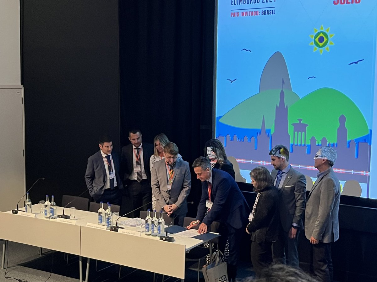 Firma #ASELE2024 con SEA <a href="/asele2024ed/">ASELE Edimburgo 2024</a> <a href="/ASELE_ELE/">ASELE</a> 
en @EdimburghUni <a href="/IC_FormaELE/">Formación de profesores | Instituto Cervantes</a> <a href="/InstCervantes/">Instituto Cervantes</a> <a href="/CervantesLondon/">Instituto Cervantes London</a> <a href="/ICManchester/">Instituto Cervantes Manchester</a> <a href="/ELEUK_/">ELEUK Association</a>
