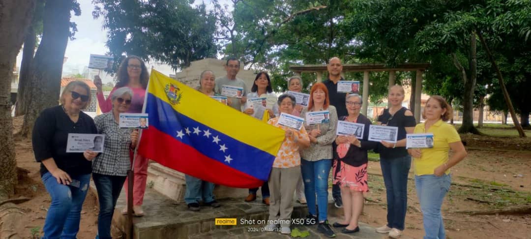 CreemosInforma's tweet photo. En el marco de las visitas a las coordinaciones ciudadanas locales de #Carabobo, este domingo 14 de julio, se visitó al CCL de la Viña, para incentivar la participación activa este 28 de julio, que contempla además del voto, la verificación y defensa de los resultados. https://t.co/wGpvqj8P0m