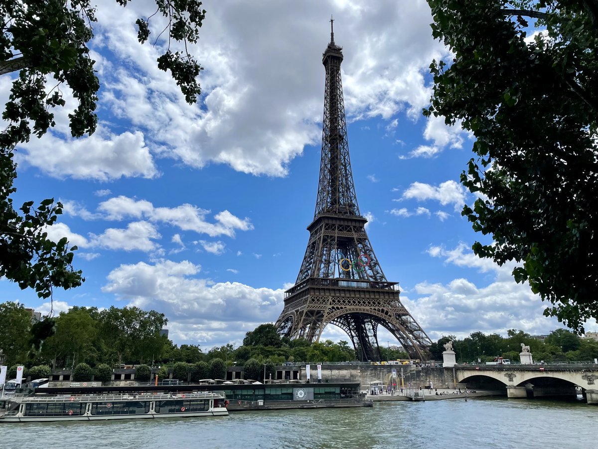 norvegeenfrance's tweet photo. I dag er det 10 dager igjen til OL drar i gang!

🇫🇷 Skal du reise til Paris eller Frankrike under lekene? På hjemmesiden vår samler vi all informasjon du trenger å vite før og under reisen din. #Paris2024 

Les mer: https://t.co/Miq7GN0C1l https://t.co/GcIE84ED4E