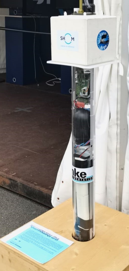 nke Instrumentation (@nke_instruments) on Twitter photo Petite surprise sur le Village des <a href="/fetes_maritimes/">Fêtes Maritimes de Brest</a> quand on tombe sur une maquette d'un profileur sur le stand du @SHOM ! Une belle mise en avant du programme <a href="/EuroArgoERIC/">Euro-Argo ERIC</a> et des actions du #shom 🌊
#profileur #flotteur #euroargo #nkeinstrumentation #oceans #Brest Petite surprise sur le Village des <a href="/fetes_maritimes/">Fêtes Maritimes de Brest</a> quand on tombe sur une maquette d'un profileur sur le stand du @SHOM ! Une belle mise en avant du programme <a href="/EuroArgoERIC/">Euro-Argo ERIC</a> et des actions du #shom 🌊
#profileur #flotteur #euroargo #nkeinstrumentation #oceans #Brest