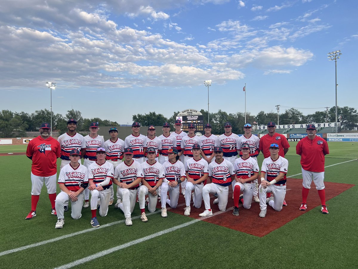 THSBCA's tweet photo. Team Texas Red .. Coaches Brad Harman , Brent Paris and Adrian Alaniz @thsbca #highplainsshootout https://t.co/PXxik2ljRK