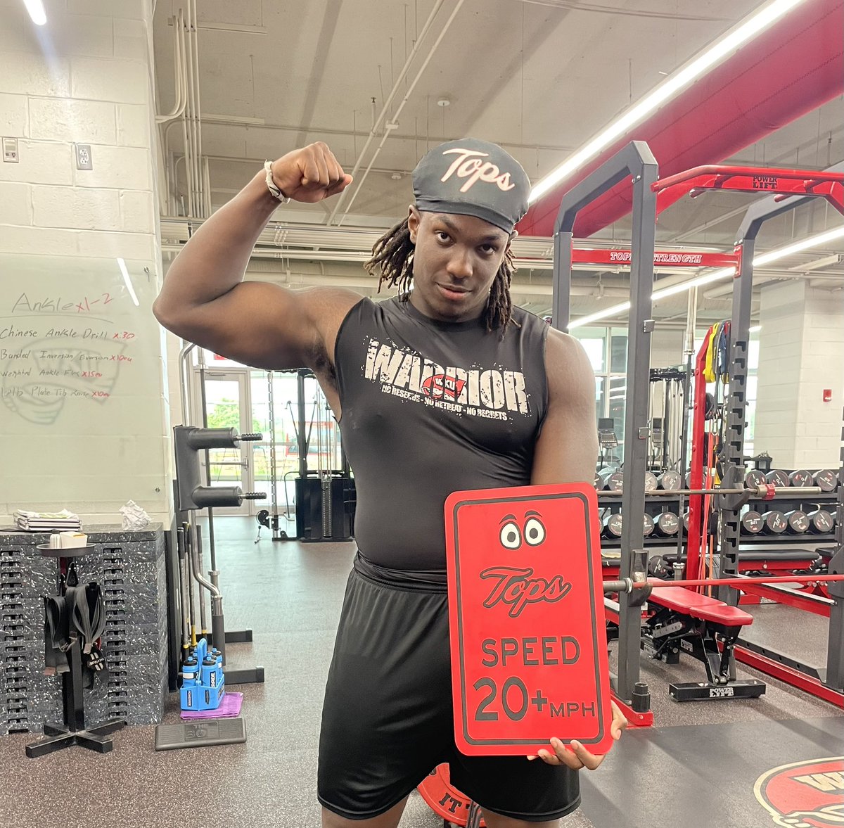 D_McCray95's tweet photo. I’m grateful to have been blessed with an amazing strength and conditioning staff! Just hit 20 mph at 285 lbs‼️ #AGTG #GoTops @JVstrength @CoachClarkWKU @Jim_BrophyWKU @sccoachholland https://t.co/D6ztE1e73U