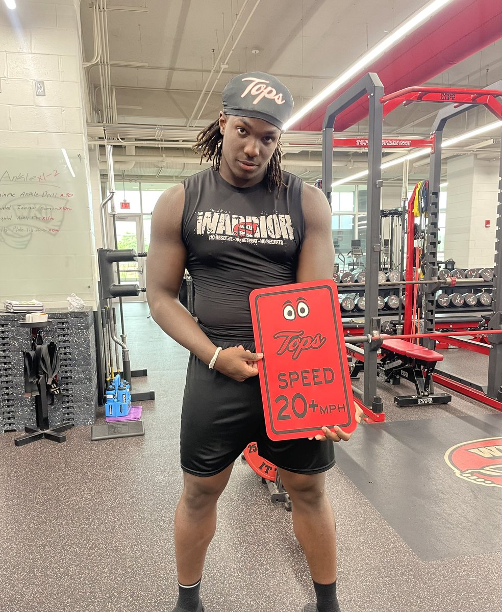 D_McCray95's tweet photo. I’m grateful to have been blessed with an amazing strength and conditioning staff! Just hit 20 mph at 285 lbs‼️ #AGTG #GoTops @JVstrength @CoachClarkWKU @Jim_BrophyWKU @sccoachholland https://t.co/D6ztE1e73U
