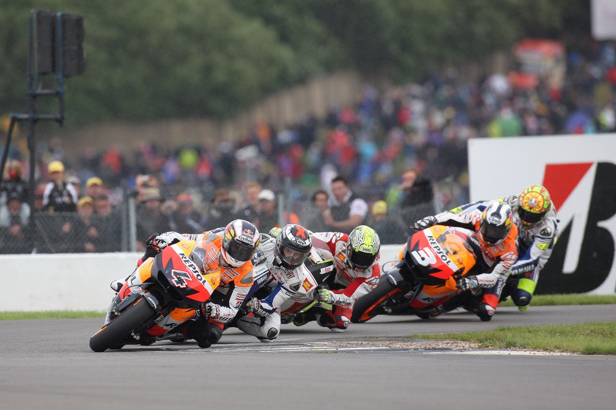 bgmotogp's tweet photo. 2009 #BritishGP. Andrea Dovizioso on Repsol Honda RC212V wins the MotoGP race at Donington Park, scoring the first of his 15 victories in the premier-class.
📷 @box_repsol https://t.co/LDDcE6CN3x