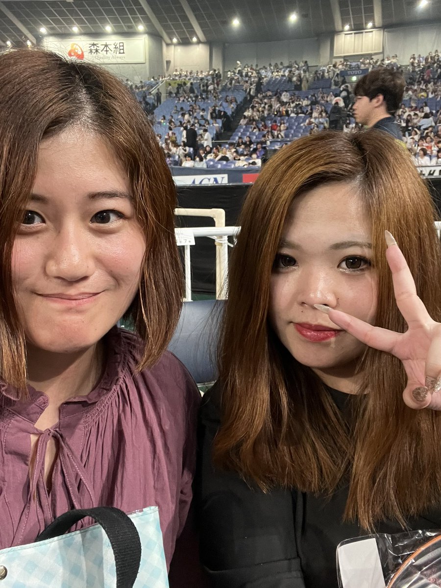 tocchii0303's tweet photo. この頃インスタストーリーばっかやから低浮上。笑
WEST.京セラ行ってきた！！
ももちゃんと✨✨
自名義アリーナ最高やった💓
銀テもくれはったし！
楽しかったなあ☺️✨ https://t.co/A0roi1nZeU