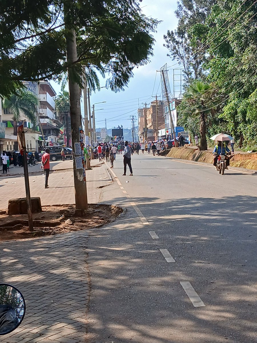 mike_dancer_OG's tweet photo. #RutoMustGo #maandamanotuesdays #RutoMustGo weeuh vile goons wametupeleka mbio hapa kisii acha tu🤣🤣 https://t.co/zoVKX09Qxm