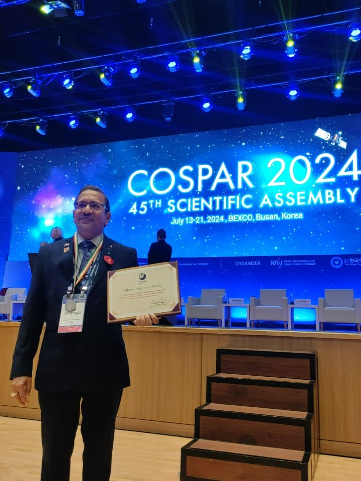 Bhardwaj_A_2016's tweet photo. A privilege and delight to receive the coveted 2024 COSPAR Vikram Sarabhai Medal at the 45th COSPAR Scientific Assembly in Busan, Korea, on 15 July 2024. The award was presented by COSPAR President Prof. Pascale Ehrenfreund. https://t.co/TUTuHRJSzQ