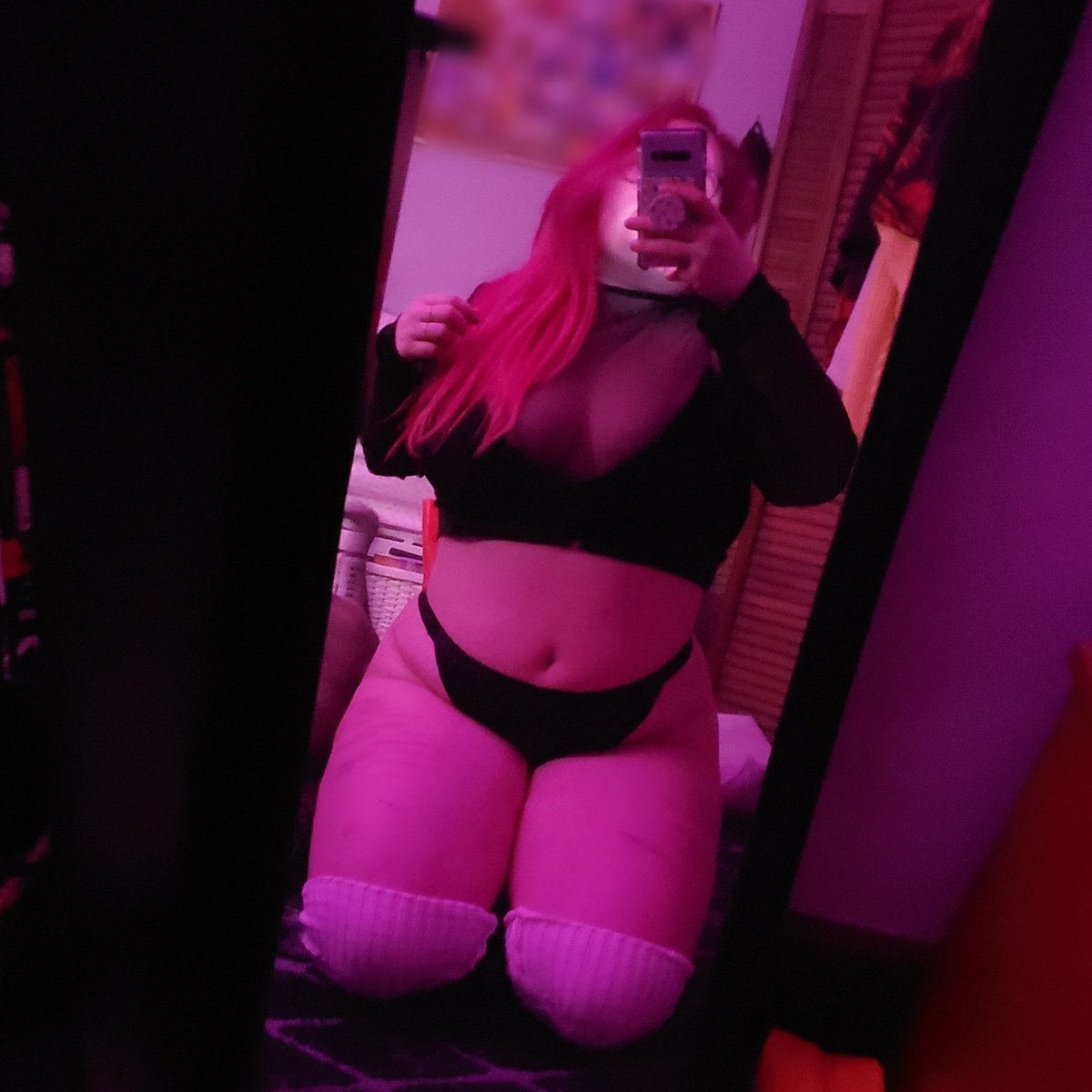 alienqueenkat's tweet photo. When you're tryna whore it up but your cat wants attention 😒 https://t.co/XOwugHre4l
