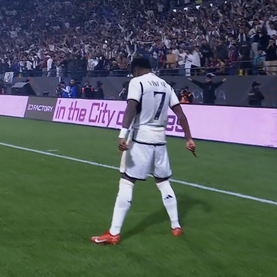 қ ҽ 𝓲 tweet media