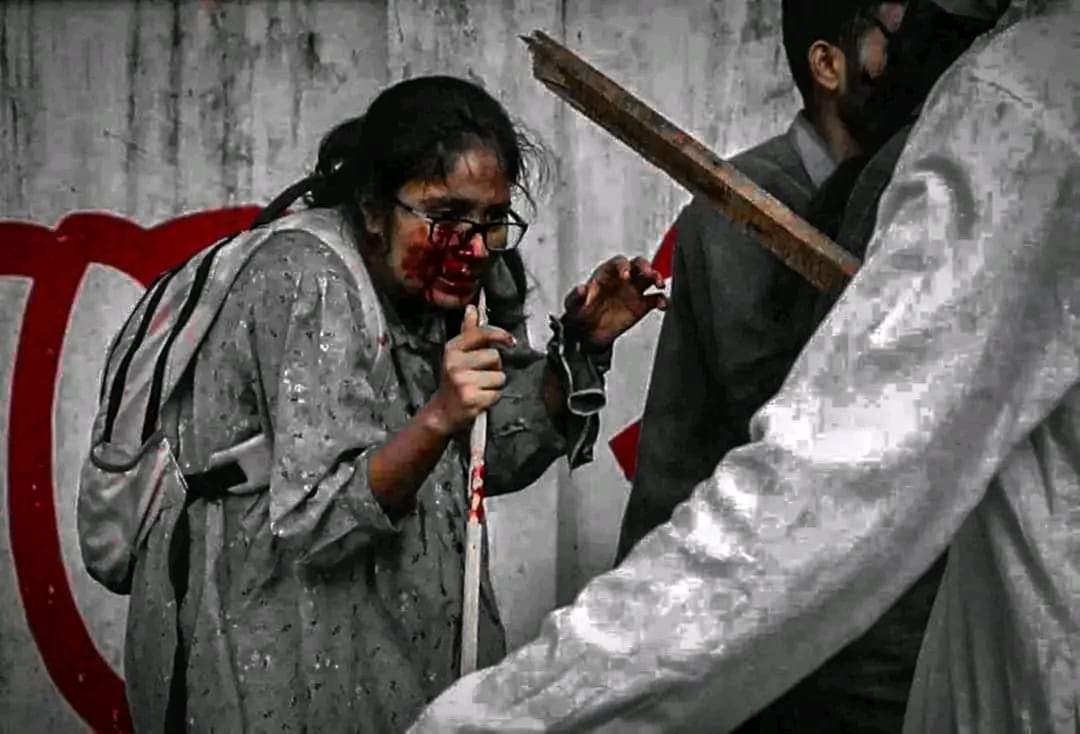 যে এই বোনকে আঘাত করেছে তার হয়তো বোন নেই।কিন্তু সেও একদিন বাবা হবে।আল্লাহ যেনো তার সন্তানকেও এমন পরিস্থিতির সম্মুখীন করেন🤲