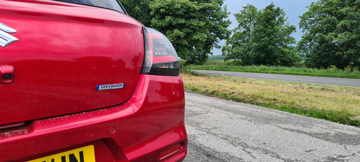 MttRbnsn's tweet image. Had a bit of a hiatus on press cars for various boring reasons, but back in them now with this appealing little @SuzukiPress #Swift 1.2 #MildHybrid #Ultra, £20,649 with the £850 two-tone paint finish. Got a few longer trips in it, so looking forward to finding out more about it.