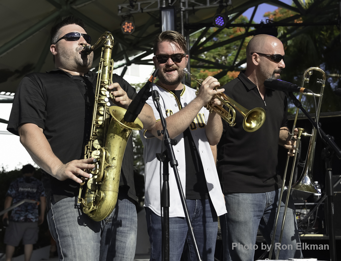 ✨ Free Jazz Tonight ✨

Norside Organ Trio featuring Steeltown Horns plays at the Agnes R. Katz Plaza at 5 PM!

Part of the @BNYMellon presents JazzLive series presented in partnership with <a href="/MCGJazz/">MCG Jazz</a>