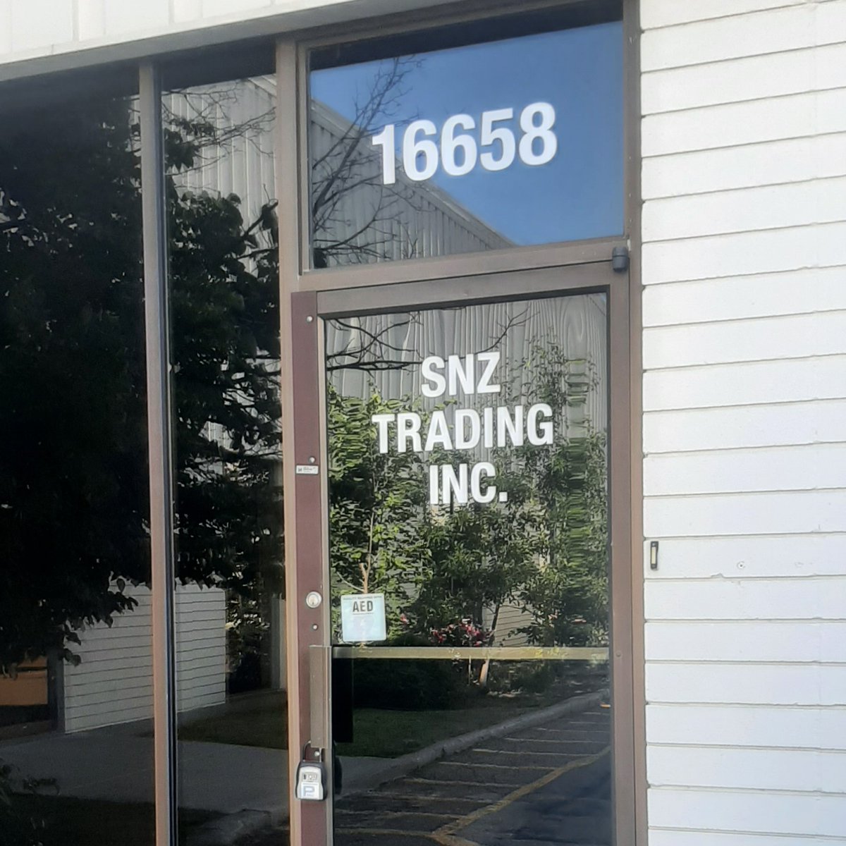 signaramaEDM's tweet image. Does your store needs vinyl graphics installed onto your glass so your company name &amp;amp; address are more visible? We can assist you just send us an email with your details &amp;amp; one our our reps will provide you with a formal quote! #RTA #vinylgraphics #yegsignshop