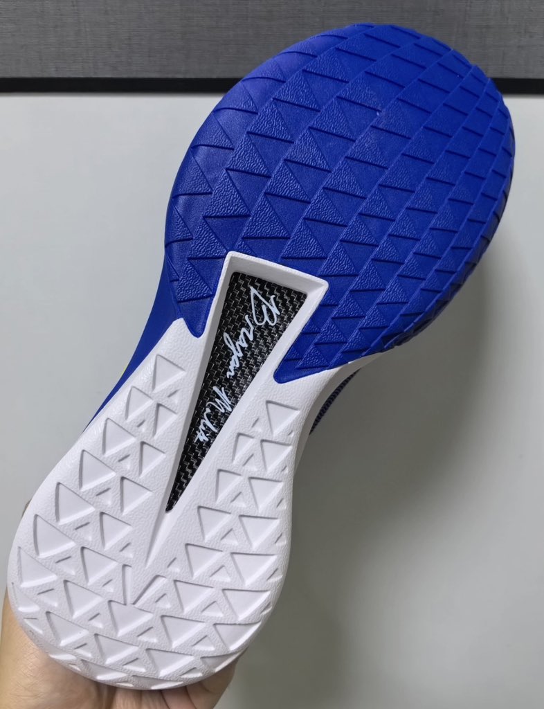 helloshoes1's tweet image. Li-Ning Jimmy Butler JB2 - Blue
We sell worldwide with free shipping: antosports.com/products/li-ni…
.
.
.
📷 就叫雪糕呀
#jb2 #lining #liningsport #jimmybutler #liningjimmybutler #liningshoes #liningjimmybutler2 #liningrunning #liningrunningshoes