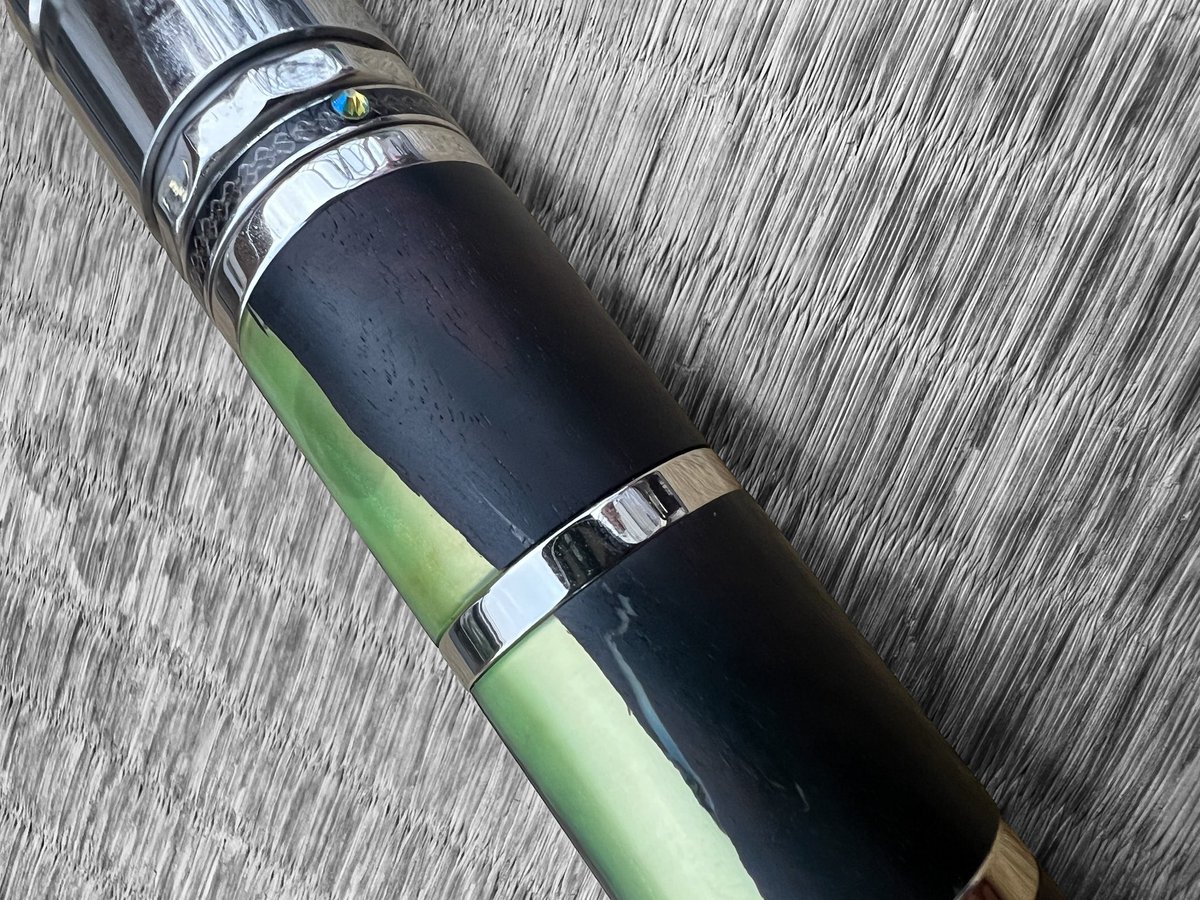 TaijimodsJapan's tweet image. V.I.P @mitachi_samurai 

Taijimods double 

Samurai Edition 2018 （first）✖︎ series battery💀🔋🔥

add 黒檀HYBRID sleeve Full SET

#samuraivapors
#Taijimods
#mechmod 
#vape