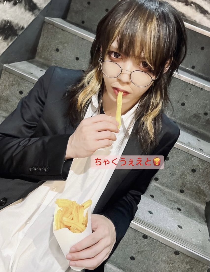 DE55ERT's tweet photo. long time no see choice 👋 hope usa choices are having fun on this tour~ i'll take a break from this account for a while, although i've already been inactive... enjoy pictures of my recently-promoted honmei noaka ♡ he's been brightening my days lately
see you later choice! https://t.co/X6tXmH8Sqv