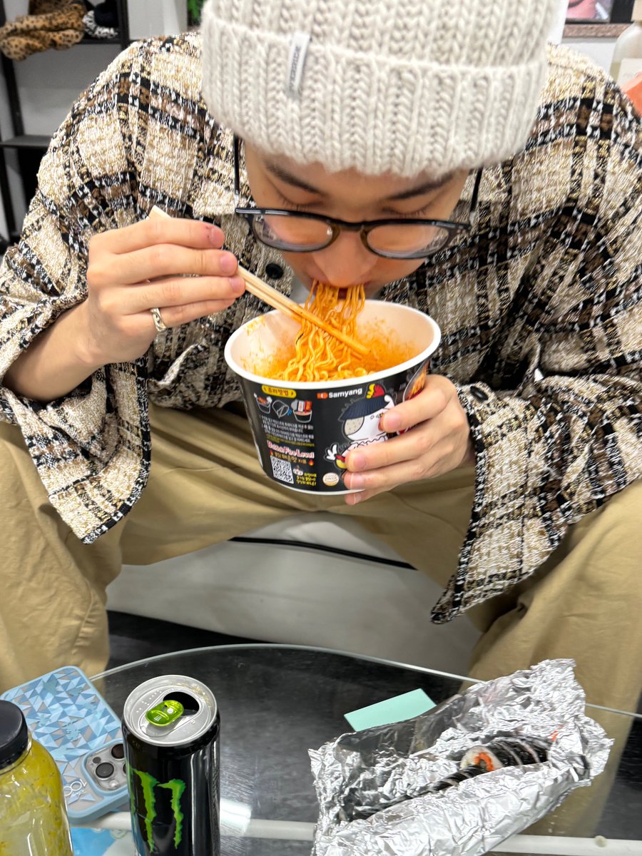 hoshzone's tweet photo. 240717 hoshi on weverse 🌟 

🐯 jeon buldak hbd 😆🥰🍾🥳🎉 https://t.co/I3ZcH1tN7P