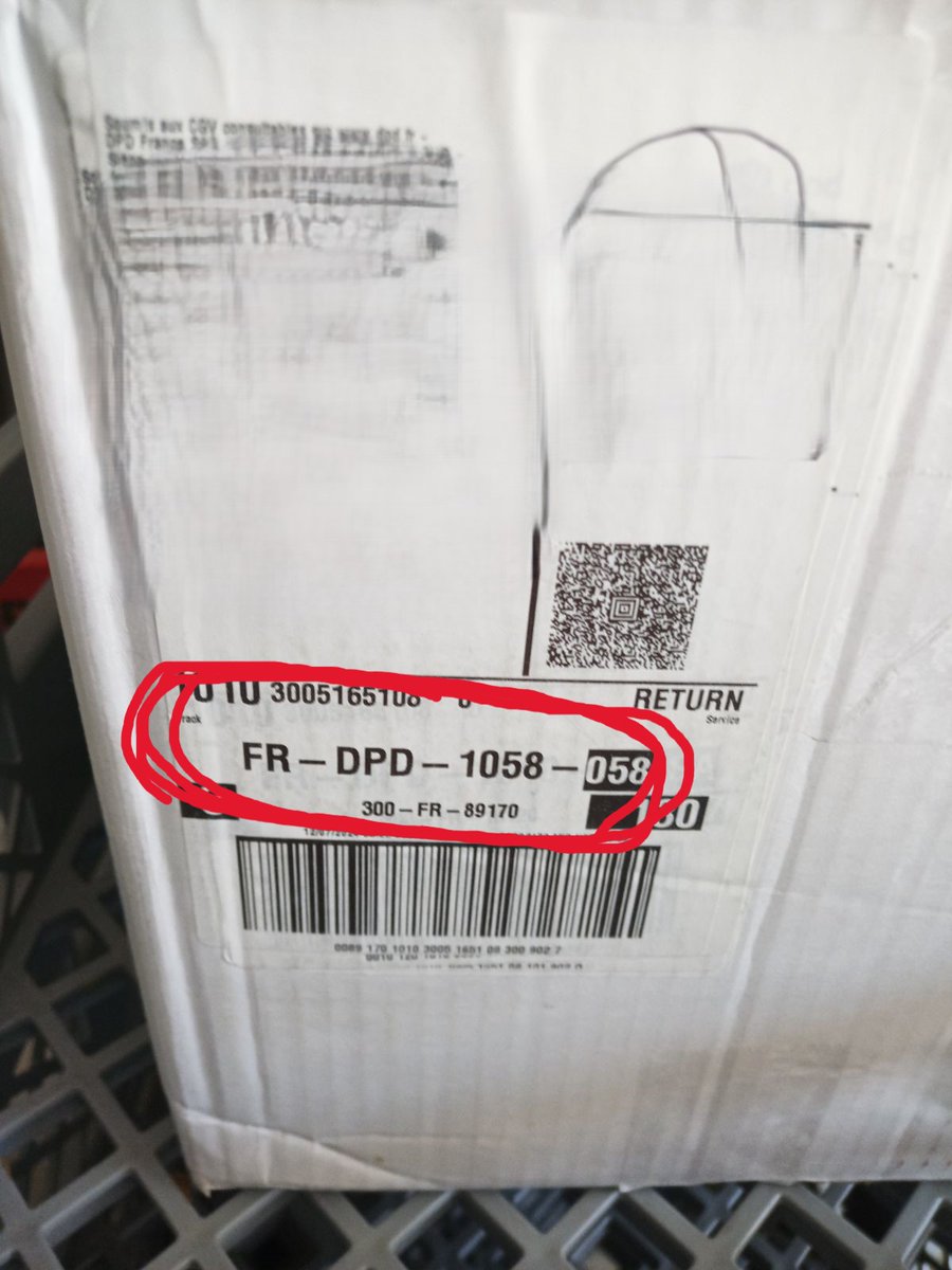 Element_Terre_'s tweet photo. @DPD_Fr @zetura j'ai reçu des retours de colis endommagés, et pire encore, certains colis ont manifestement été ouverts et des articles volés.  Ce qui est encore plus frustrant, c'est l'attitude de DPD face à ces incidents. https://t.co/ZcWDB4qBuy