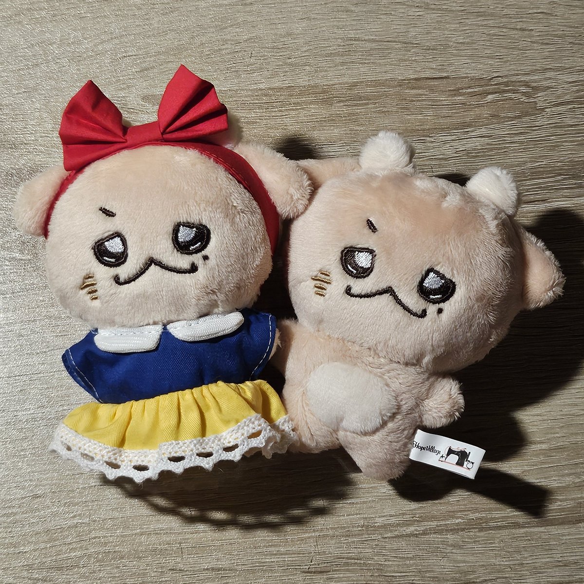 드디어 힛찬이!!!!!
오래 기다렸던 만큼 직접 보니 더 작고 소중한 힛찬이🫠
운 좋게 받게된 선착특전까지 완벽해요..♡
앞으로 여러군데 같이 다니자💛🤎

#힛찬이가_왔찬