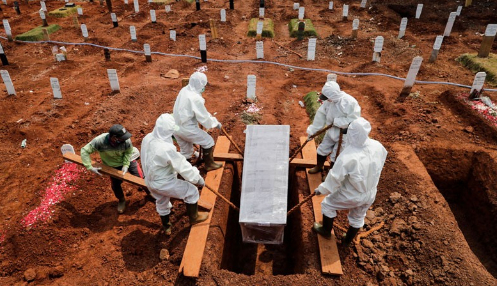 Profeet die maanden geleden kogel door Trumps oor zag, voorspelt pandemie met 350 miljoen doden en uitbarsting supervulkaan dlvr.it/T9gDs1