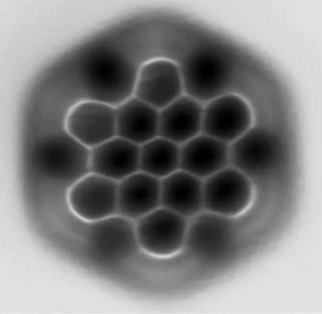 En Química tenemos modelos que nos permiten expresar, gráficamente, nuestra idea de como son las moléculas, su conectividad. Y, asombrosamente, los modelos concuerdan con la realidad. Imagen generada por microscopía de fuerza atómica.
