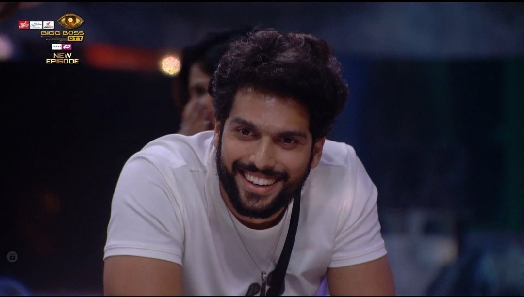 TheKhabriTak's tweet photo. Shocking : Its @saiketanrao vs #LuvKataria

Whom do you support ?

~ Retweet : #LovekeshKataria
~ Like : #SaiKetanRao

Comment - Do you feel @loveutuber crossed all lines by going / including family members ?

#BiggBossOTT3

Follow - @TheKhabriTak for #BiggBoss https://t.co/rfLAARIyQk