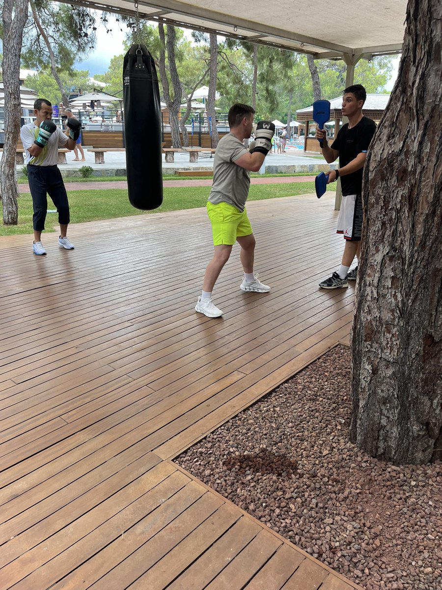 Jamiekelly3995's tweet image. Boxing with a Russian guy in 32 degree heat was exhausting 😂 #worldclass #rixossungate