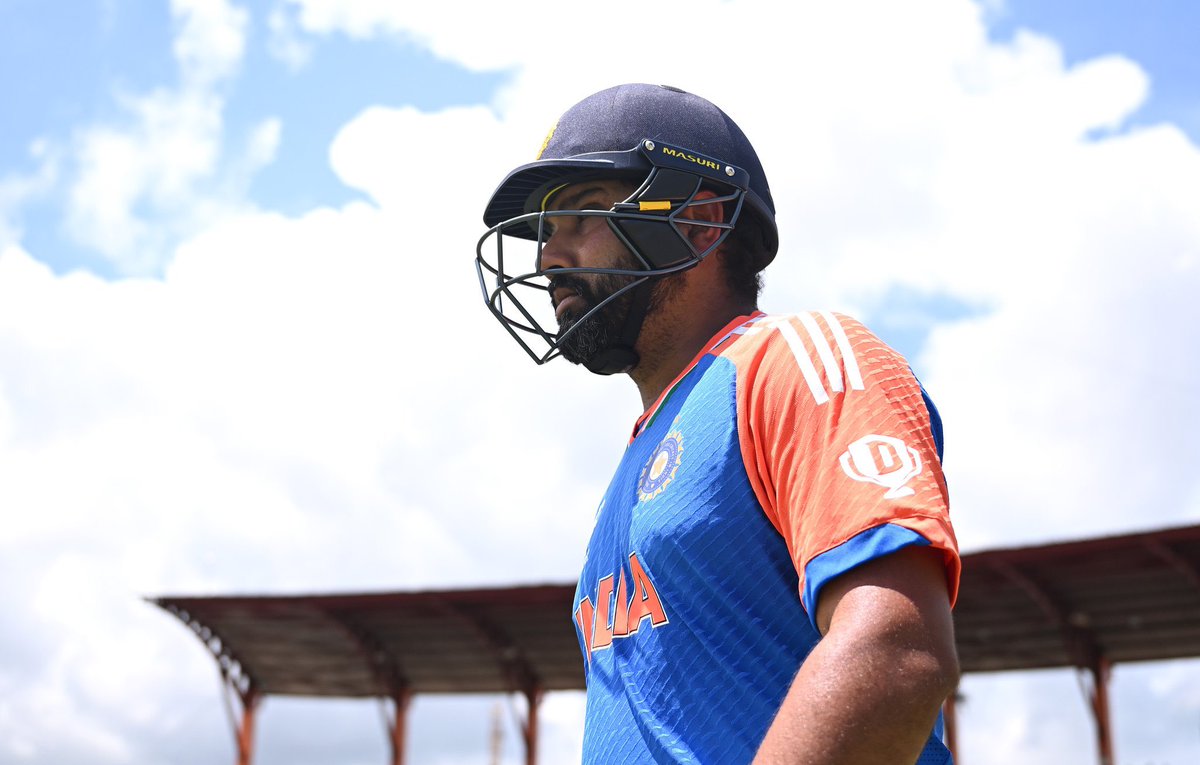 AvengerReturns's tweet photo. Shoaib Akhtar said: 🗣️ 

“ Rohit Sharma has become RAJA of India now. He has shown India how to play fearlessly and all the youngsters should take inspiration from him.” https://t.co/XJiXIweqTG