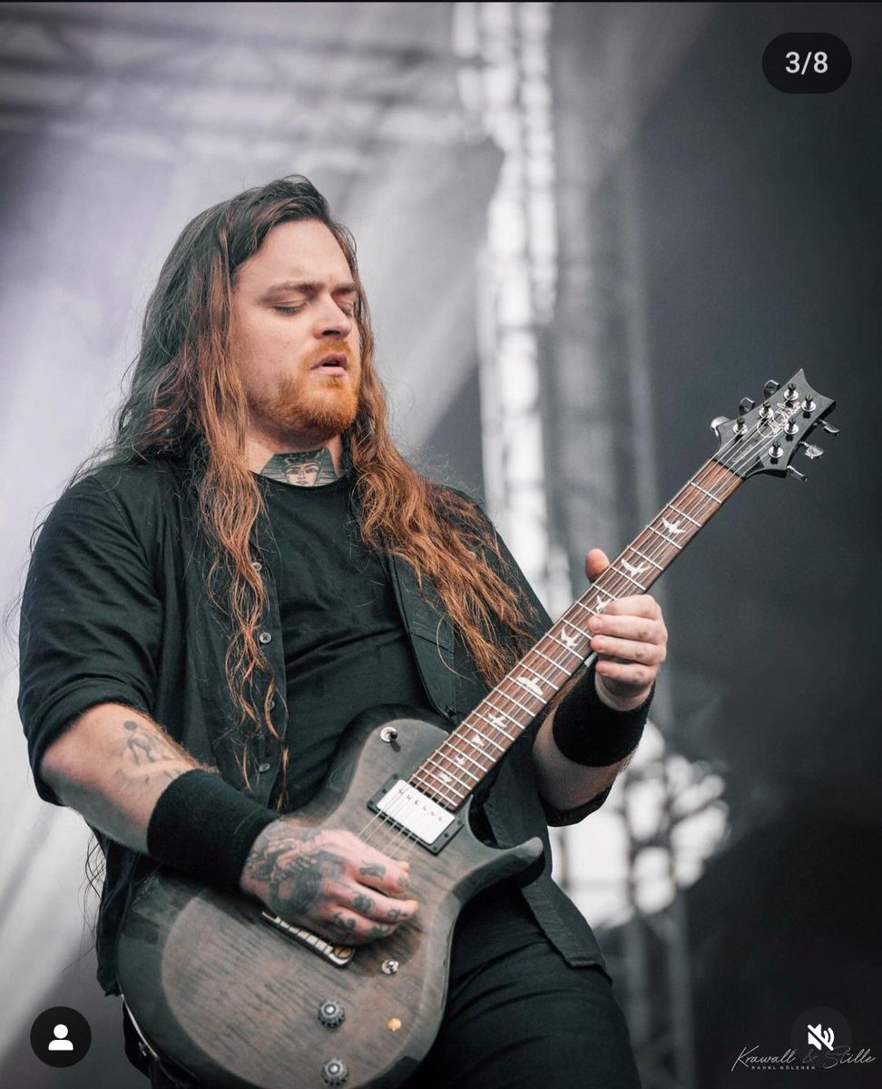 O Jonas que não fique fazendo muita frescura que eu troco ele pelos 2 guitarrista gostoso q ele arrumou