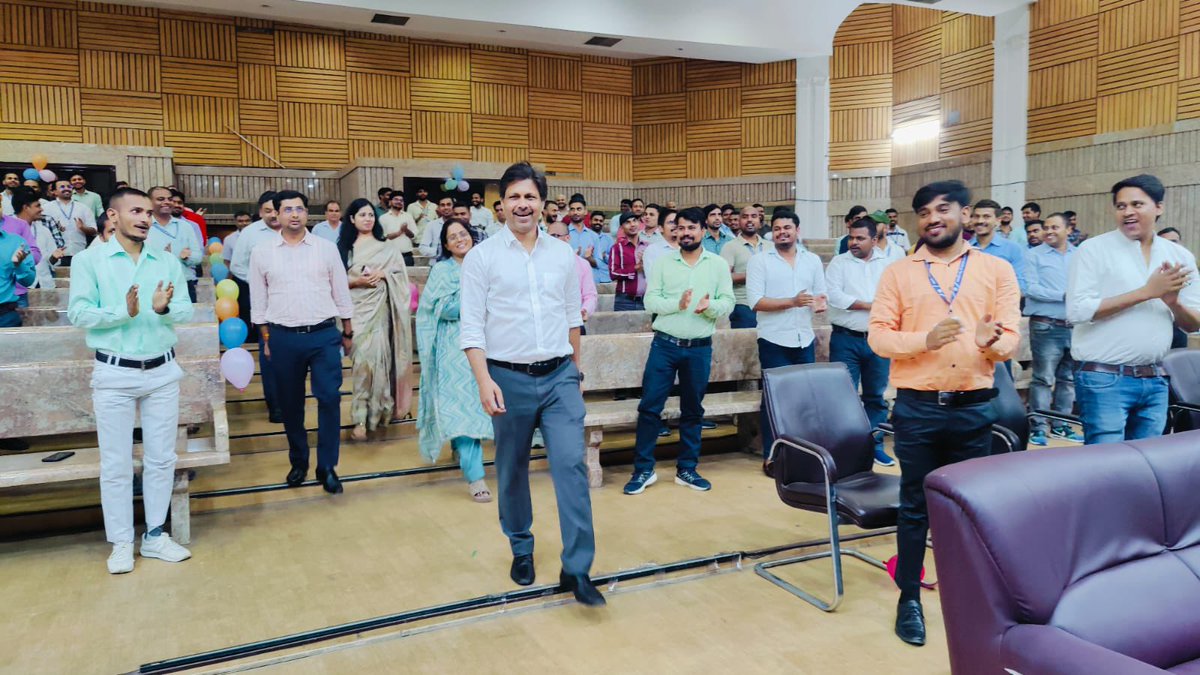 dr_hariom_ias tweet picture
