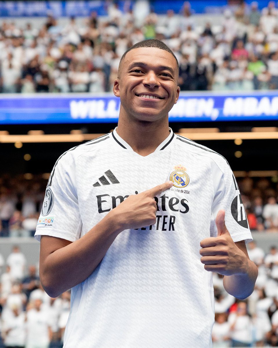 "Os franceses e o Vinicius diziam para eu vir para o Real Madrid. O Vinicius me mandou mensagem. Mal posso esperar para jogar com ele, Bellingham e todos os outros."

"Vini é um jogador único, um grande jogador. Estou muito feliz em poder jogar com ele, com Rodrygo e com todos os