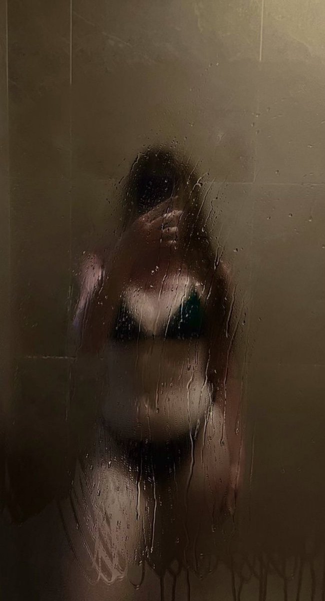 Gefällt dir das was du siehst wo du nie ran kommen wirst? Hehe 😈

#losers #worship #Anbetung #assworship #fuss #Füße #Socken #crush #cuckold #loserspay #Deutsch #german #göttin #herrin #onlyfans #fyp #orientalisch #balkan #anbeten #teen #findom #femdom #teensocks #socken #socks