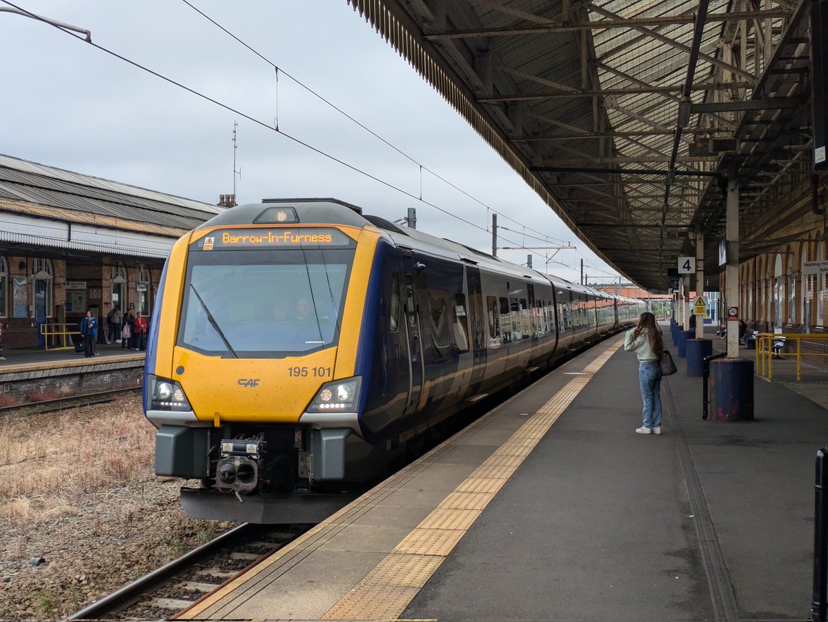SteelCityDog_'s tweet image. Ending up on a civity was inevitable. But I need to ride them to score the next three stations! 

@northernassist 195101 and 195119 take me up towards the Lostock and Horwich areas. #class195