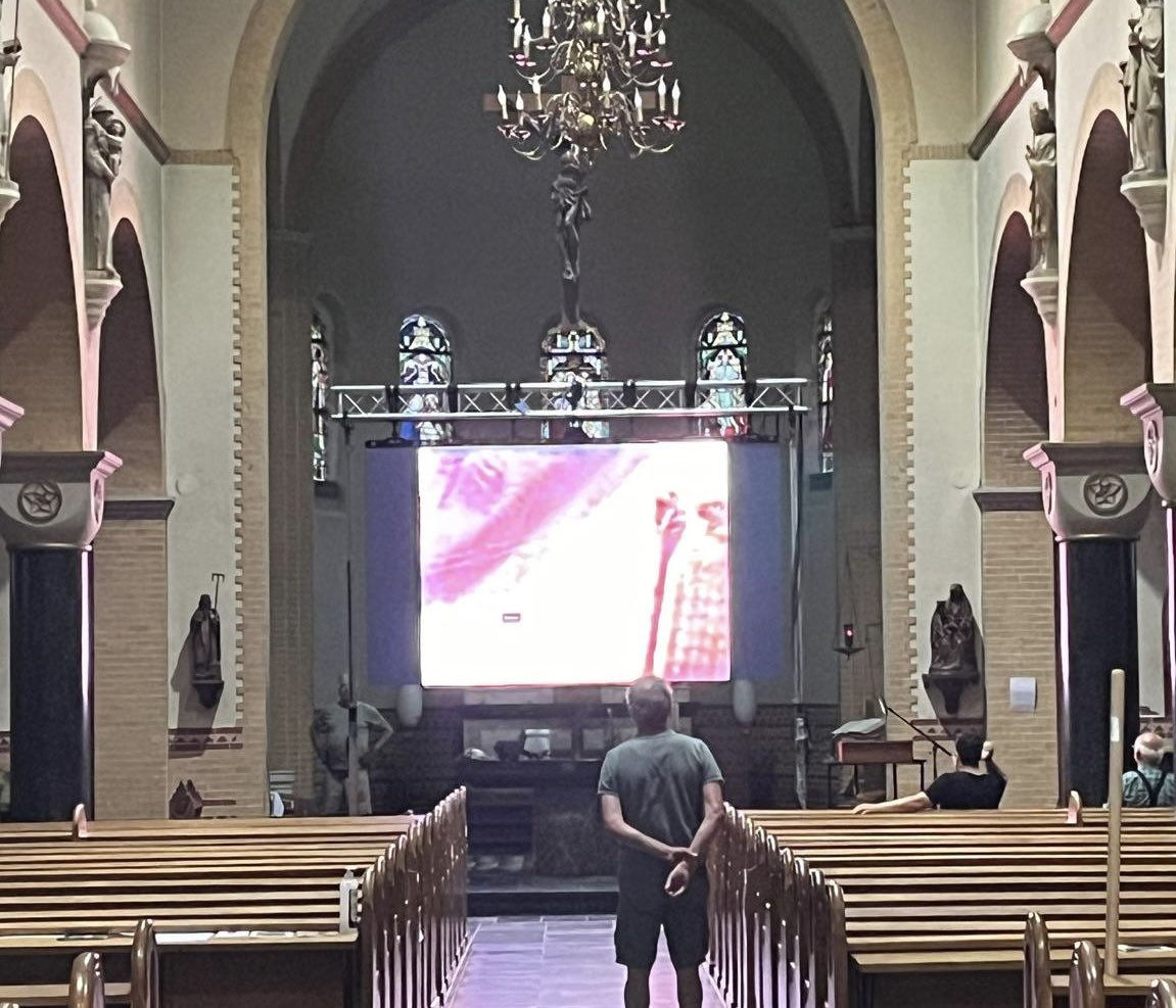 Het weer is prima, de techniek staat klaar. Gluren bij de buren om 19.00 u. in de kerk met een mooie tocht met 7 vertellers door het dorp. Afsluiten in de BMV. Gratis entree (vrijwillige bijdrage welkom) Komt dat zien!!! In Ell <a href="/gemeenteleudal/">Gemeente Leudal</a>