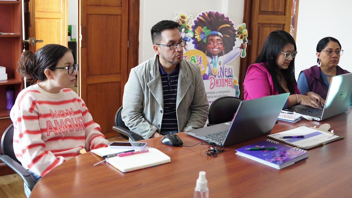 IndotEcuador's tweet photo. ¡Buenas noticias!
Participamos en la planificación del Plan de Trabajo del nuevo año lectivo junto a @mruminahui y #Coproder, enfocados en promover derechos y prevenir violencia. En este contexto, los colegios Telmo Hidalgo y Juan de Salinas se unen a la estrategia "Unidad Educativa Amiga de la Donación".
La comunidad estudiantil recibirá capacitaciones y sensibilización con el equipo técnico del #INDOT, fomentando una cultura de donación de órganos y tejidos.
#ElNuevoEcuadorResuelve