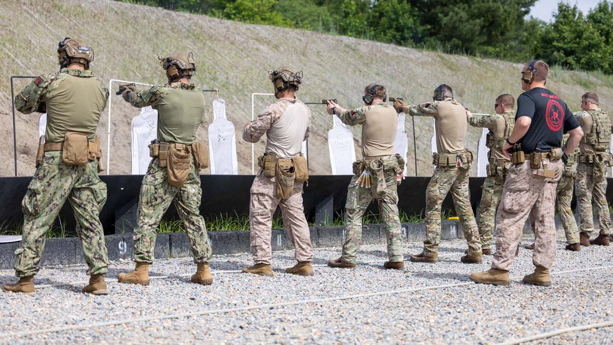 RoyalMarines's tweet image. Staying sharp...

#RoyalMarines who guard the UK’s ultimate weapon have sharpened the skills required to protect the deterrent alongside counterparts in the USA.

Read more: royalnavy.mod.uk/news-and-lates…