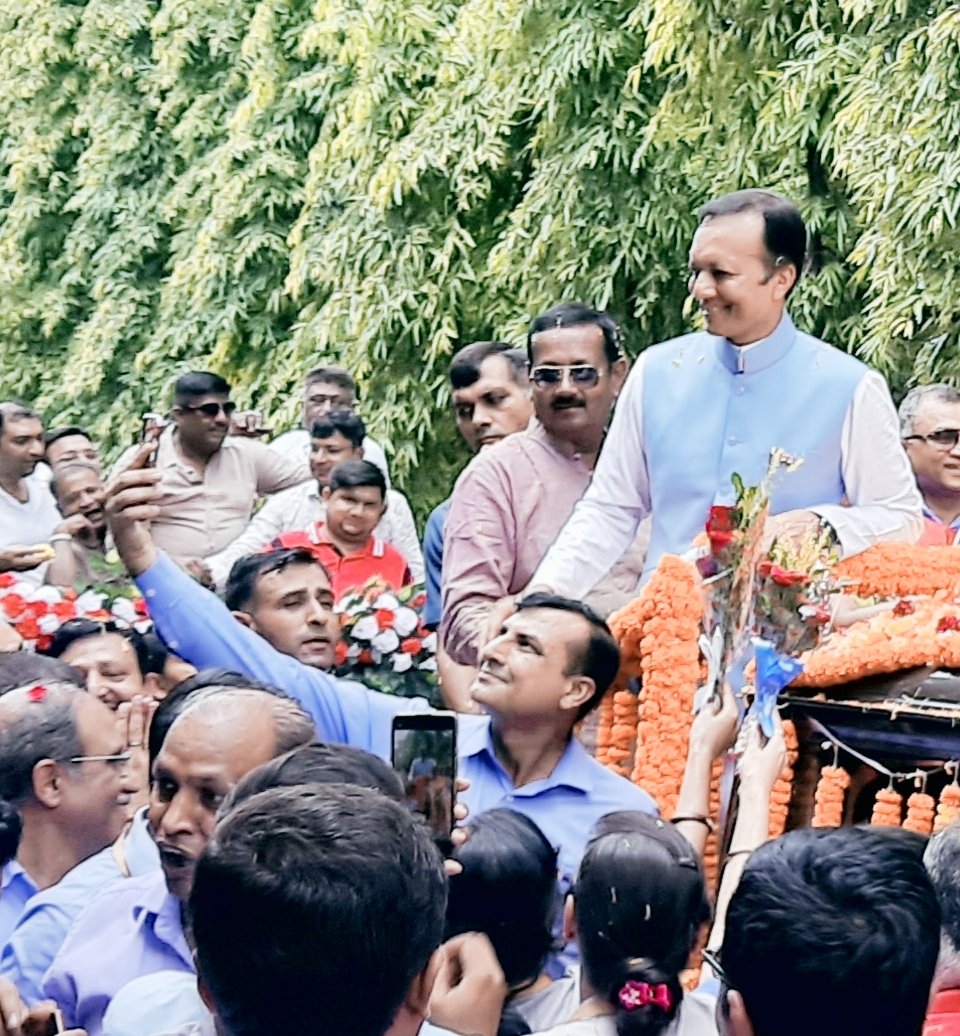 RajneeshPoswal's tweet photo. #स्वागत_नंदन_अभिनंदन 
कुरुक्षेत्र लोकसभा से सांसद बनने के बाद  प्रथम बार कर्मभूमि  रायगढ़ @JSPLCorporate आगमन पर आदरणीय 
श्री @MPNaveenJindal जी का हार्दिक स्वागत अभिनंदन 💐💐
@MPNaveenJindal
@shallujindal20
@JSPLCorporate 
@NalwaSteel https://t.co/TjGSh1H0Wn