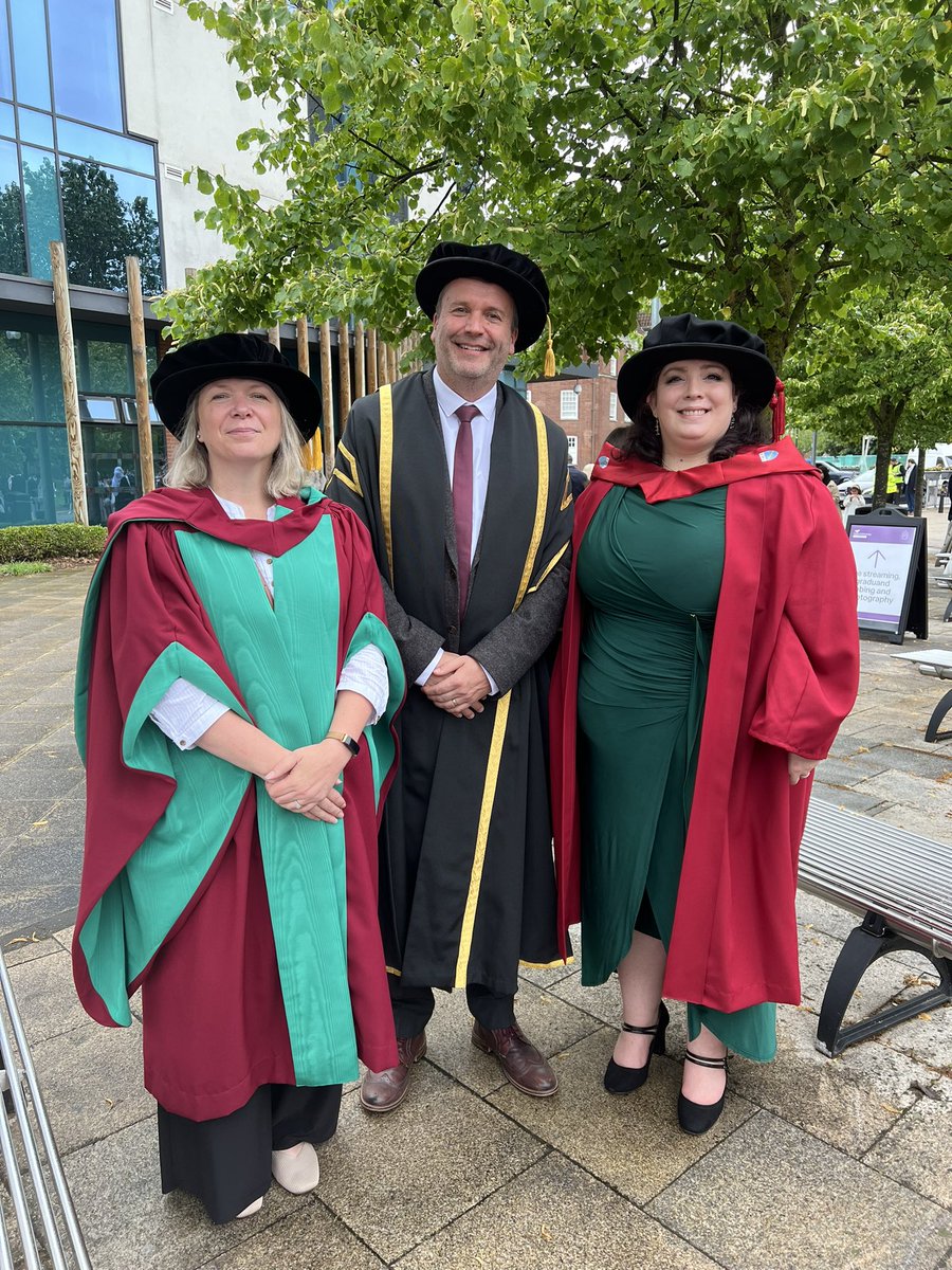 Proud supervisors! <a href="/AstonUniversity/">Aston University</a> graduation 🎉 <a href="/E_Alving_Jessep/">Emma Alving-Jessep</a> whose PhD examining the relationship between infant gut microbiome and developmental outcomes brings together microbiology and psychology: truly interdisciplinary research 🤩 <a href="/AstonPsychology/">AstonPsychology</a> <a href="/AstonBioscience/">Aston Biosciences</a>