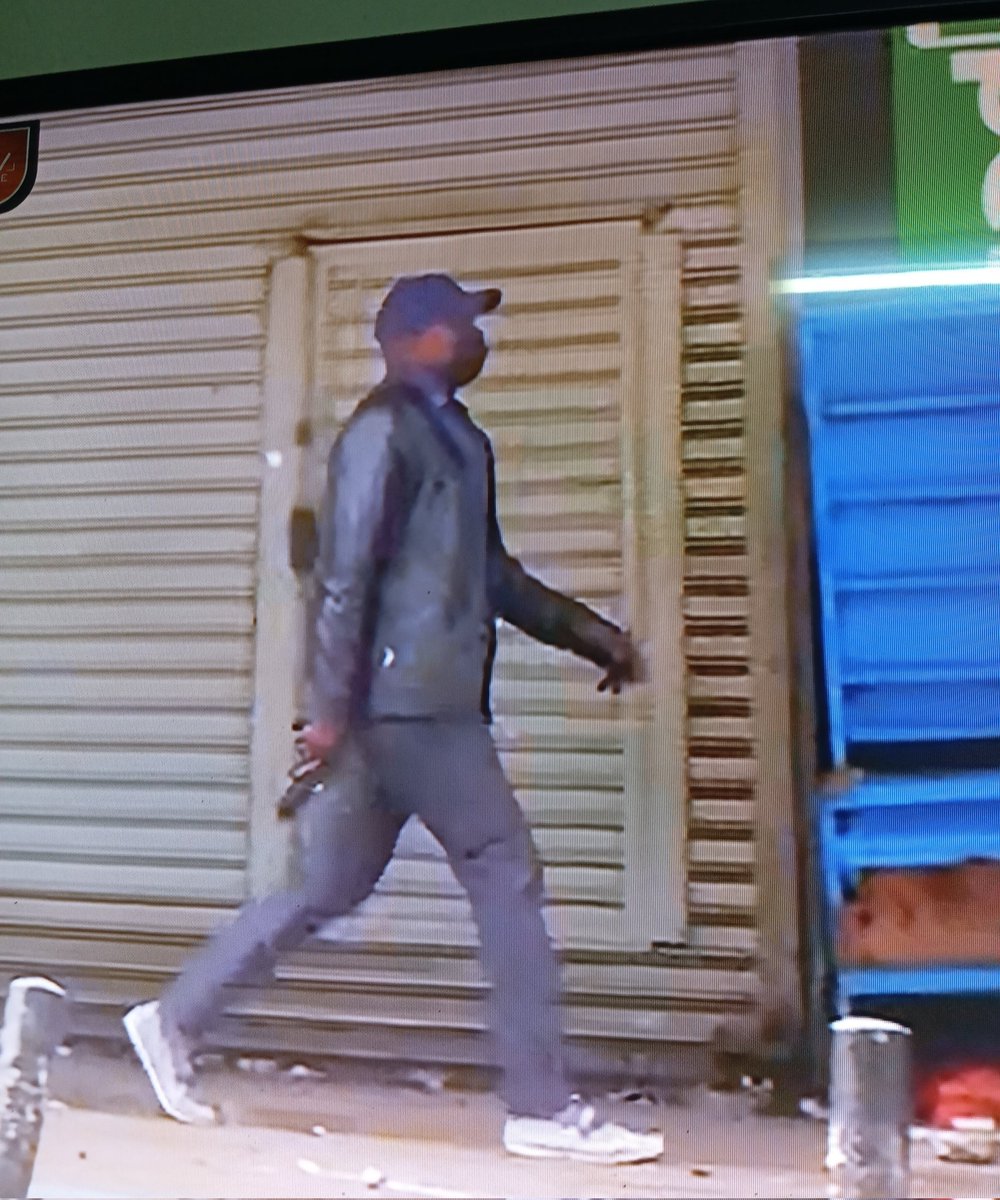 KeshRich95's tweet photo. Itabidi tumechukua sheria mikononi coz this killer cop will finish us.

#RutoMustGo #Maandamano State house Stephen Letoo Githurai 45 https://t.co/G7IYAlfkcM