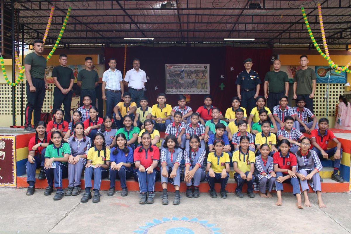 IaSouthern's tweet photo. On the occasion of #WorldYouthSkillsDay, #ShahbaazDivision organized a dynamic self-defense training capsule for the young girls and boys of #KendriyaVidyalaya in #Gwalior Cantonment. The event saw an overwhelming response, especially from girl students, with around 120 students and female staff members enthusiastically participating in the skill development activity.

#OurYouthOurFuture
#YouthEmpowerment
#SudarshanChakraCorps