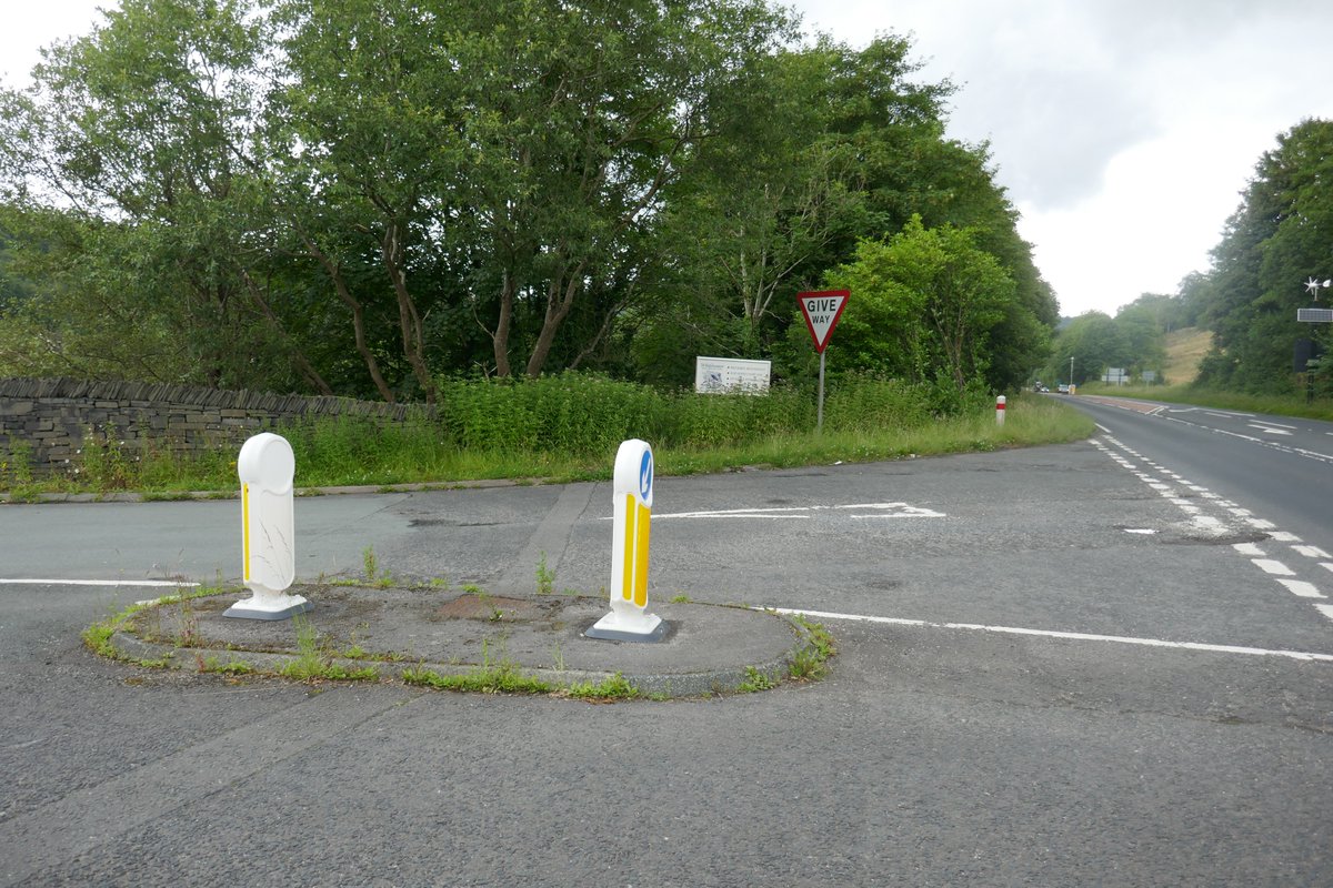 TheLengthsman's tweet photo. Next #Backbarrow junction on the A590 given a haircut
You cannot see the kerb for overgrowth of grass and the island is full of weeds https://t.co/GPhRpZPGUa