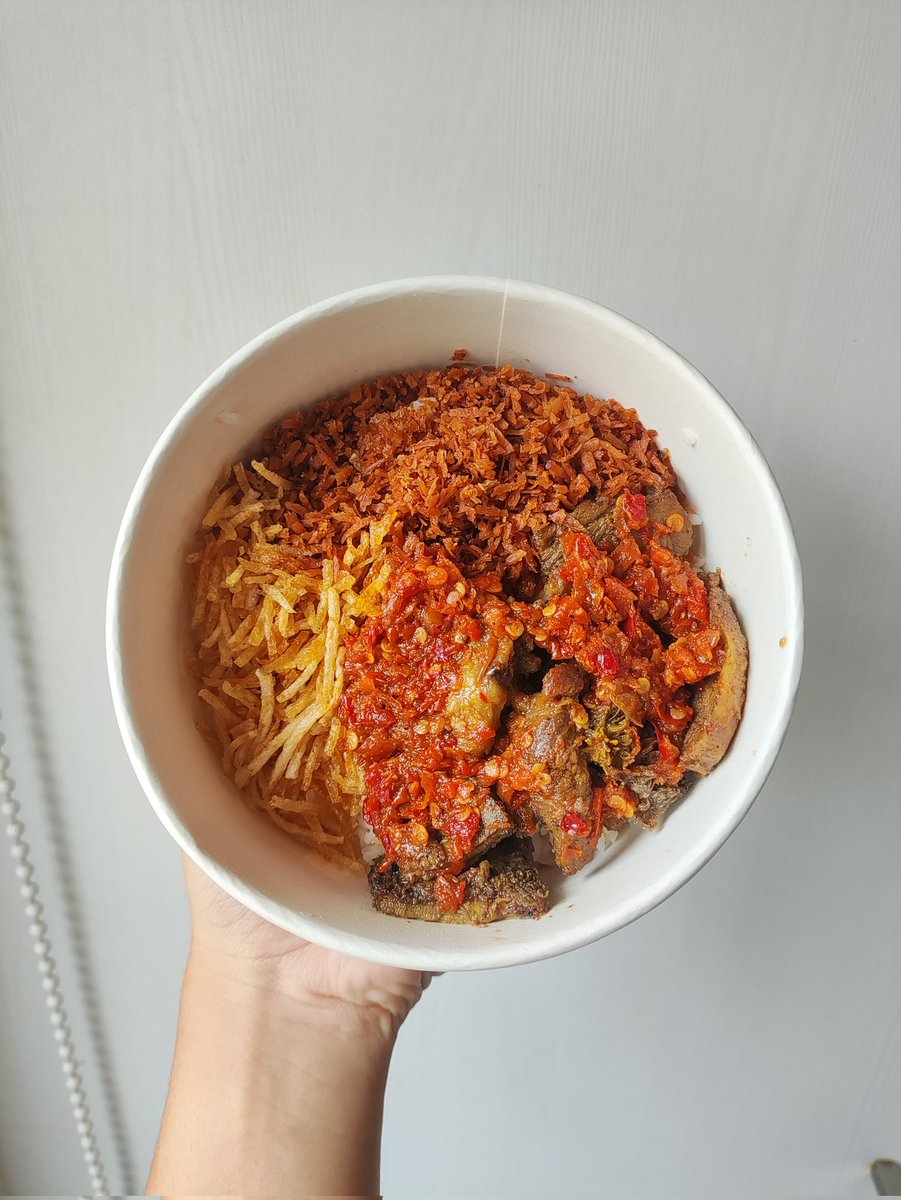 Dira memakan tweet media