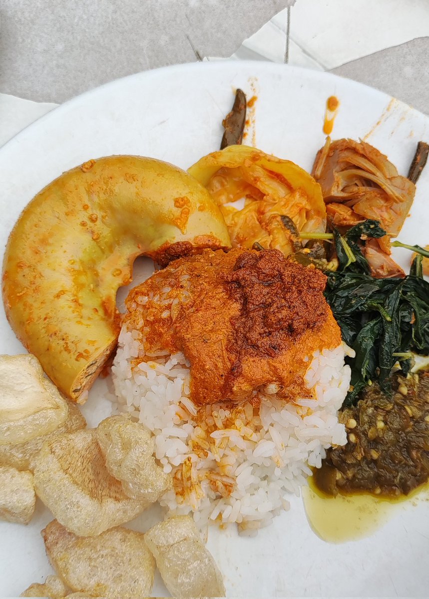 Dira memakan tweet media