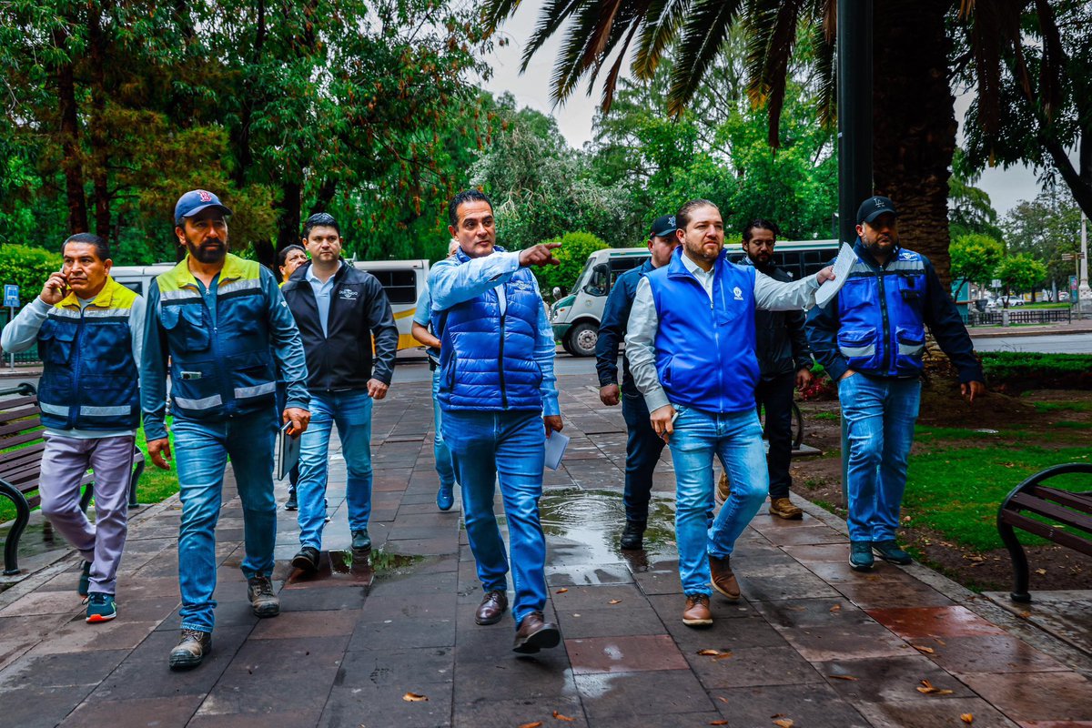 josejoseantonio's tweet photo. ¡Por una casa más chula, limpia y ordenada! 🤝

Así amanece todos los días nuestro equipo de @spublicos_dgo, ¡trabajando #Durango! 

Aquí avanzamos diciendo y haciendo, porque #ElFuturoEsContigo. 🐺🌳🦂 https://t.co/Ug7qyAYFX2