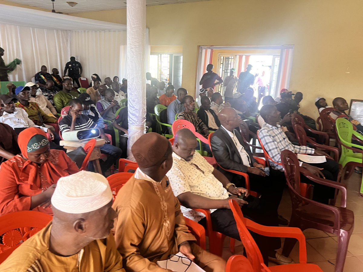 Aujourd’hui j’ai eu l’immense honneur de prendre part à la première session du Conseil Administratif préfectoral de Coyah. En ma qualité de Directrice Je me suis prêtée à l’exercice de présenter le rapport d’activité 2023 de la DPAE de Coyah comme tous les Directeurs Préfectoraux