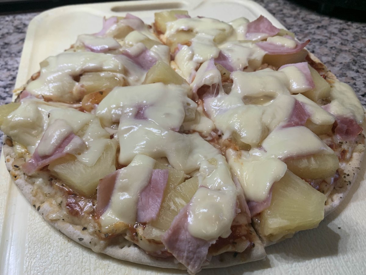 Venjox's tweet image. Was macht das mit dir? 👀

#ananaspizza #ananas #pizza