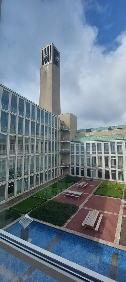 Vandaag met de Hilversumse griffie op bezoek bij de griffie van Velsen. Hoe mooi om ervaringen met collega's uit te wisselen en te horen hoe de griffie van Velsen bezig is met de doorontwikkeling naar een griffie 2.0. Een inspirerend werkbezoek! Bedankt <a href="/RuurdPalstra/">Ruurd Palstra</a> en team!!